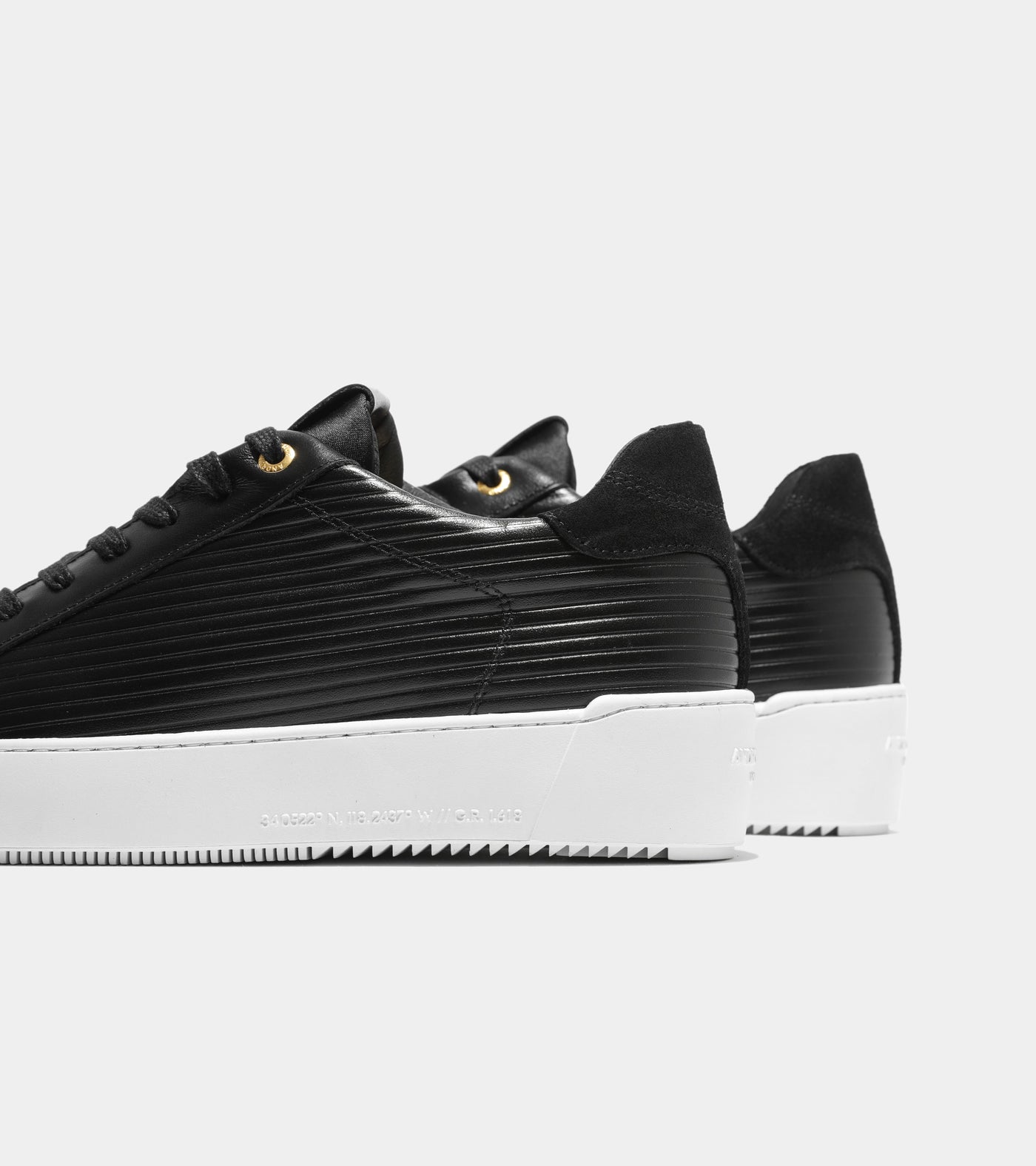 Android Homme Zuma Black Linear Emboss AHP221-36